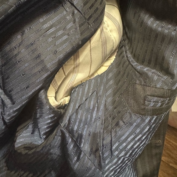 Ermenegildo Zegna Men's Black and Gray Pinstripe 3 Button Blazer - Picture 9 of 9